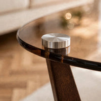 Table basse triangulaire en verre ambré
