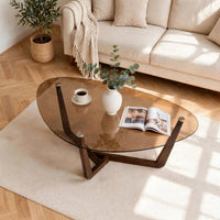 Table basse triangulaire en verre ambré