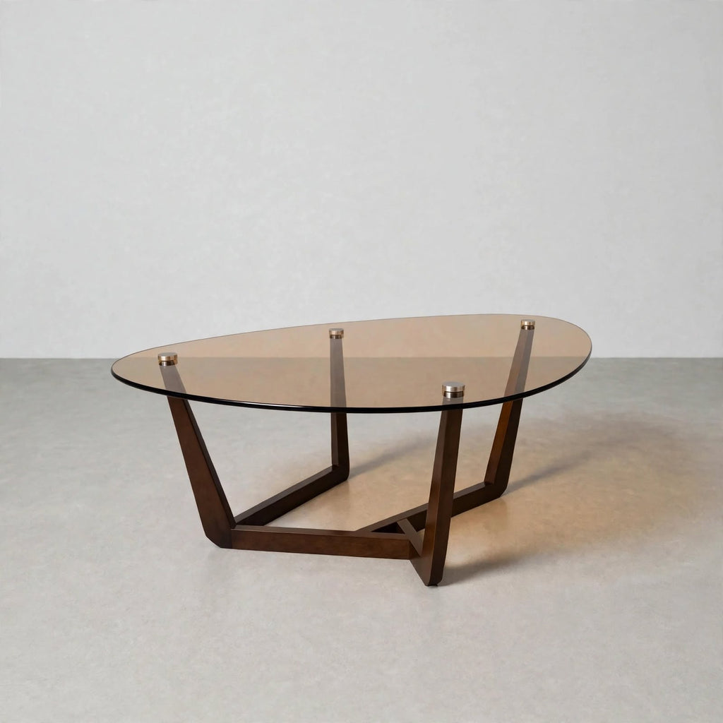 Table basse triangulaire en verre ambré