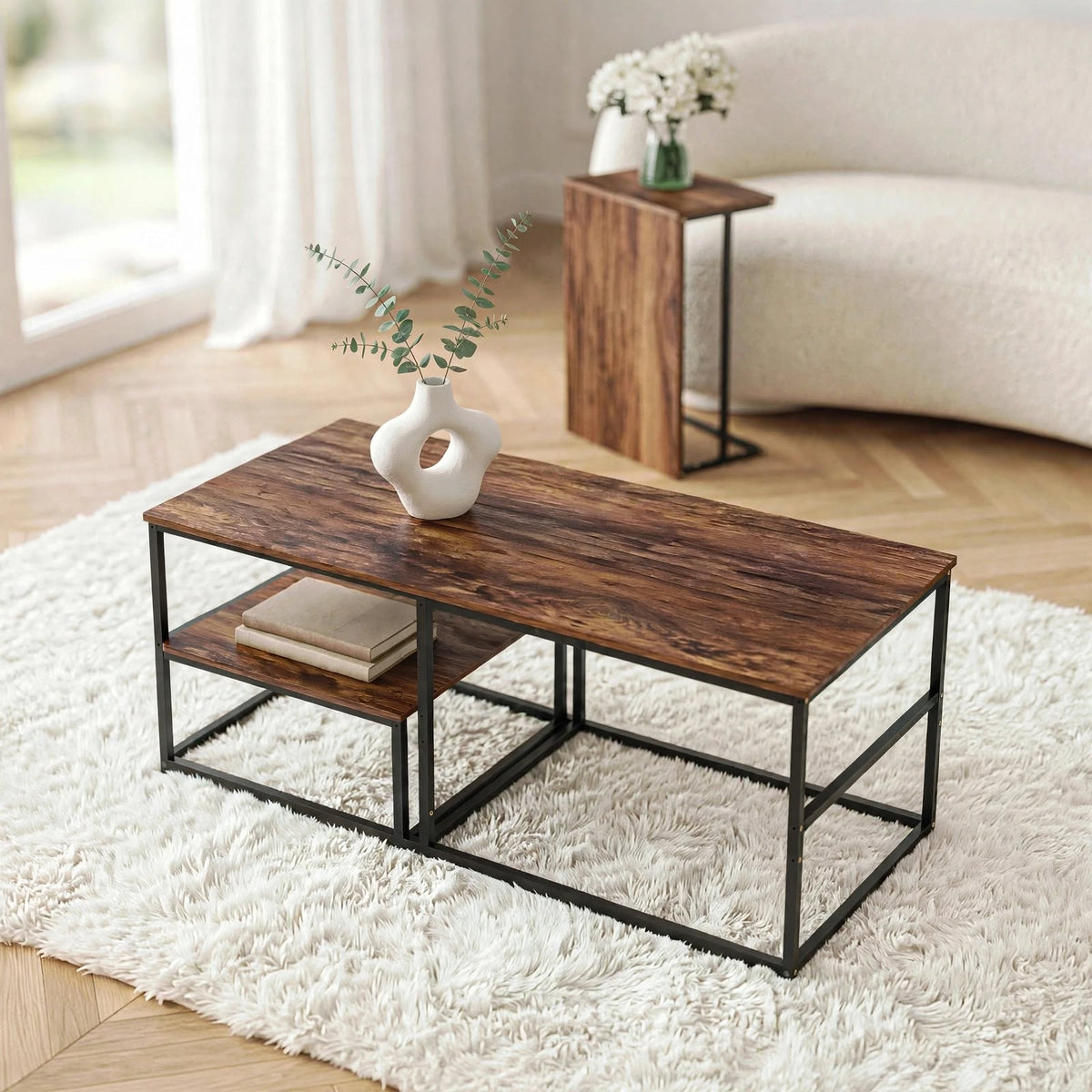 Table basse effet bois avec étagères